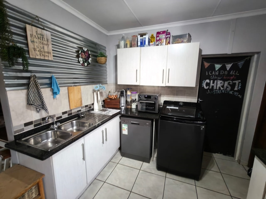 3 Bedroom Property for Sale in Hexrivier Lifestyle Estate North West